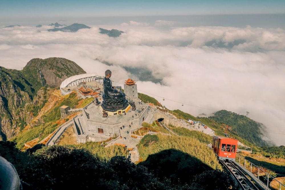 Fansipan Mountain Peak stands as the highest point in Indochina, drawing adventurers with its panoramic views (Source: Pexels)